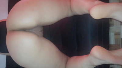 Mama mea îmi dă păsărica ei ca un cadou de Crăciun